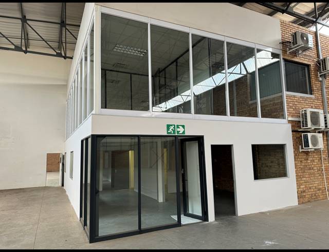 1,350M² WAREHOUSE TO LET IN JET PARK